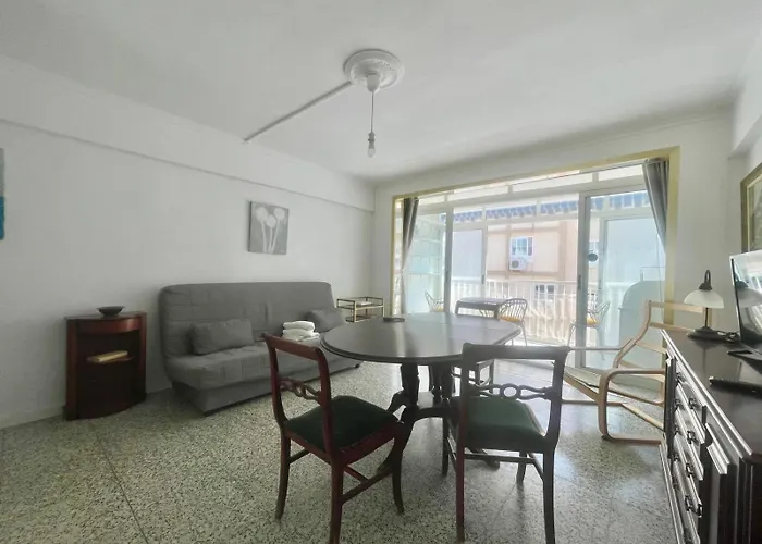 Gambo Center بينايدورم